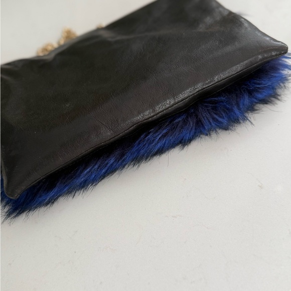 Henri Bendel Foldover Clutch / Shoulder Black Calf w/blue fur Bag ~ EUC & Rare - Picture 13 of 16